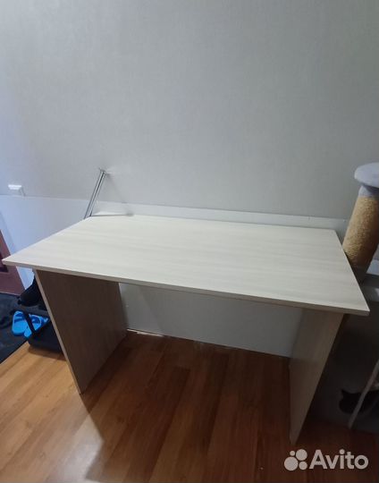 Письменный стол