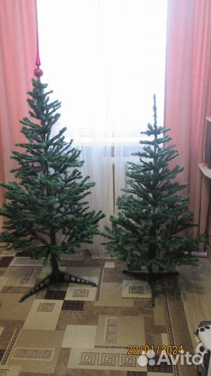 Елка искусственная, б/у, зелёная. Цена за обе