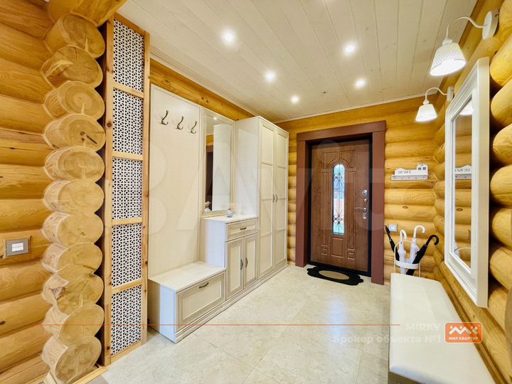 Дом 220 м² на участке 13 сот.