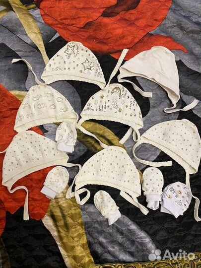 Детские вещи шапки чепчики царапки штаны кофта