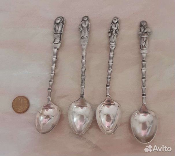 Набор серебряных ложечек