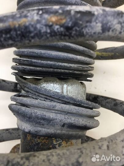 Амортизатор передний правый Nissan Primera P12 2002-2007