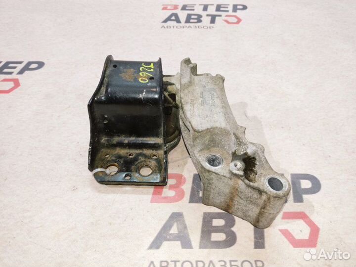 Подушка двигателя правая Nissan Qashqai