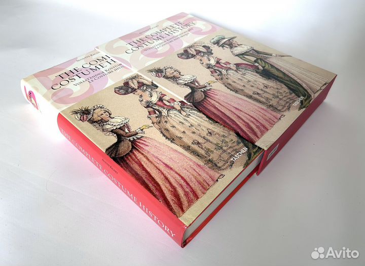 Огромнейшая книга в кофре. История моды. Taschen