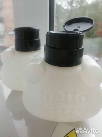 Ёмкость с помпой для жидкости