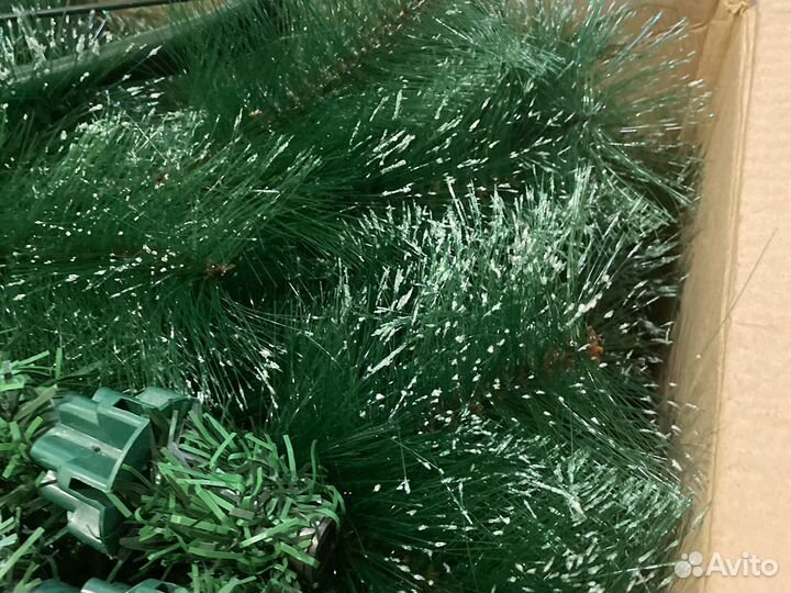 Ёлка с игрушками