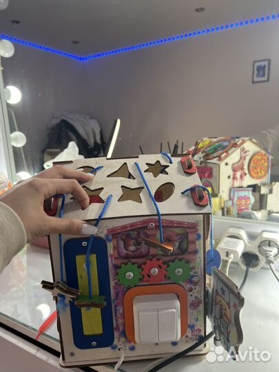 Бизиборд домик