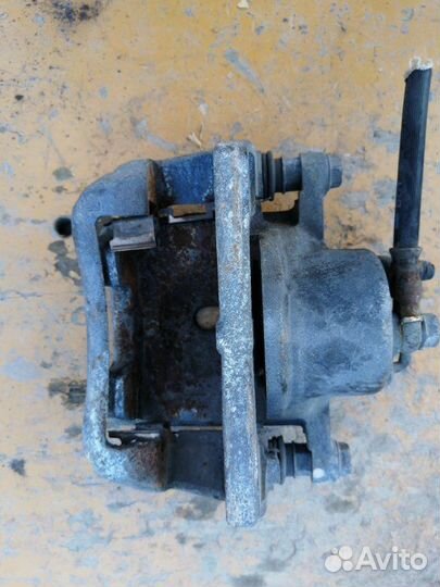 Суппорт передний левый Toyota Probox NCP51 1NZ