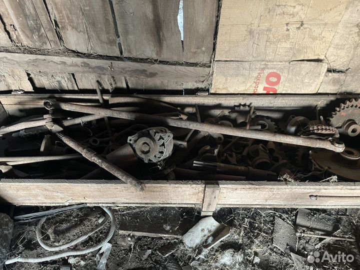 Ящик с инструментом и запчастями