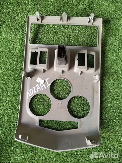 Рамка магнитолы Renault Logan