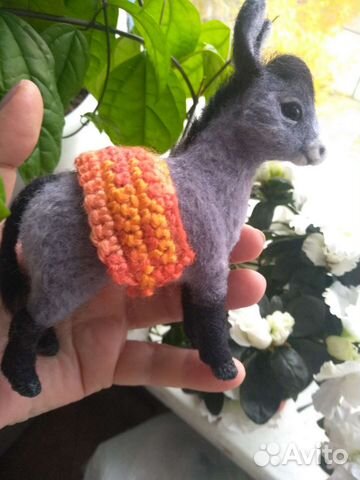 Валяный из шерсти ослик