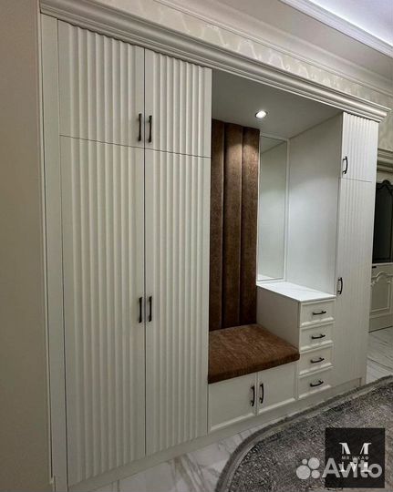 Шкаф распашной с зеркалом