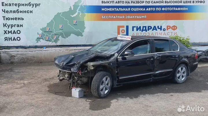 Кронштейн заднего бампера правый Skoda Superb (3T)