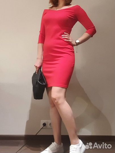 Платье красное