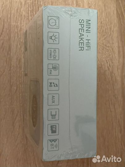 Умная колонка с часы