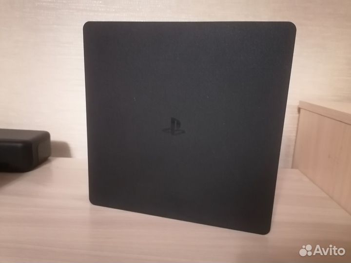 PS4 Slim 1Tb+2джоя, игры