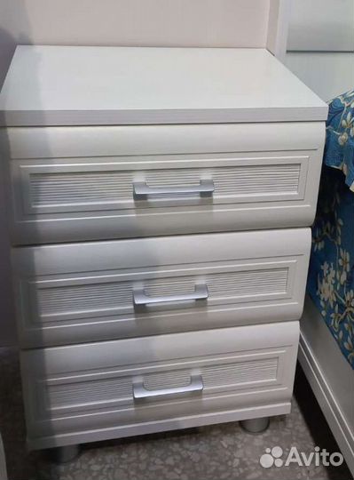 Тумба прикроватная