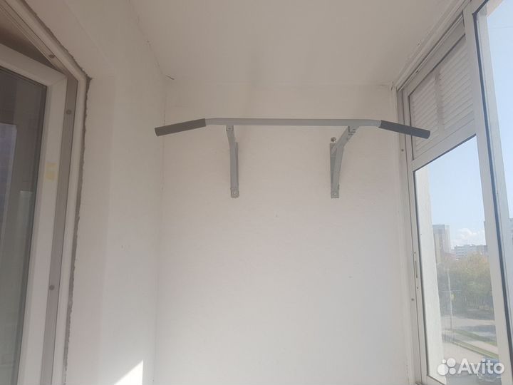 Турник настенный