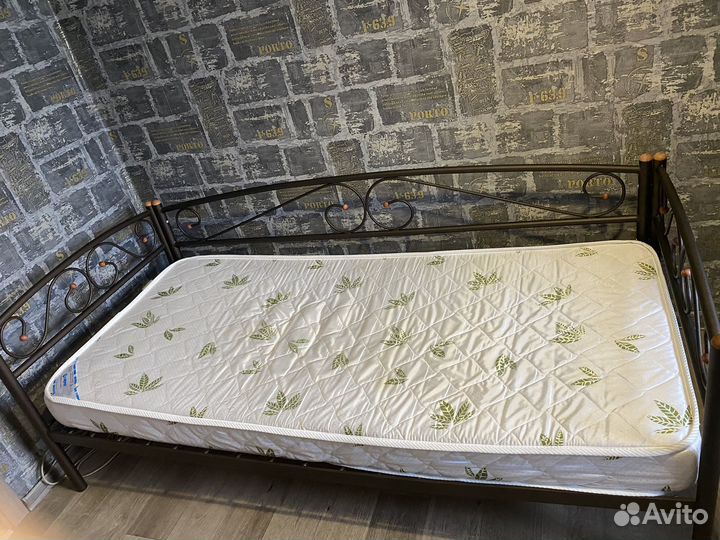 Кровать металлическая с матрасом