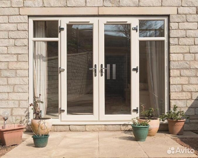 Пластиковые двери со стеклом