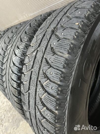 Bridgestone Ice Cruiser 7000 215/70 R16