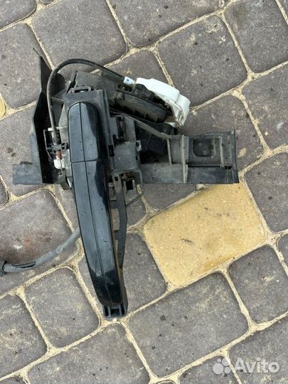 Ручка двери внешняя задняя левая Ford Focus седан