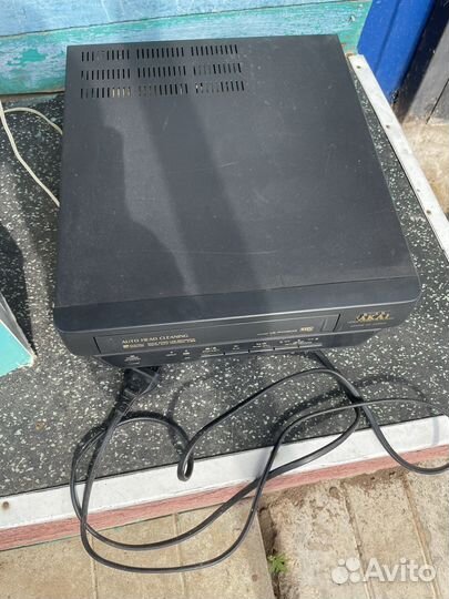 Видеомагнитофон Akai