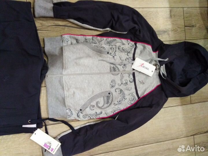 Костюм спортивный