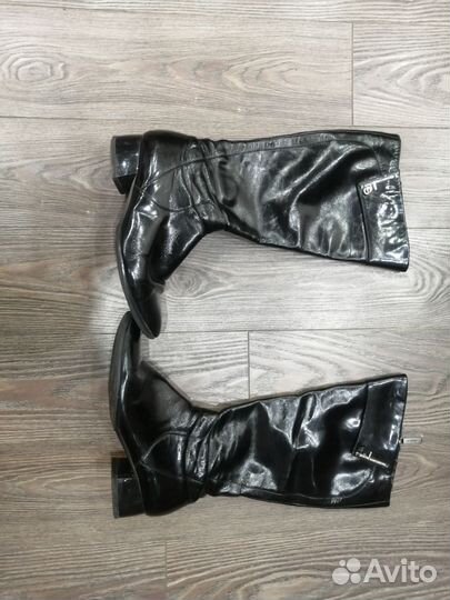 Много верхней одежды и обуви