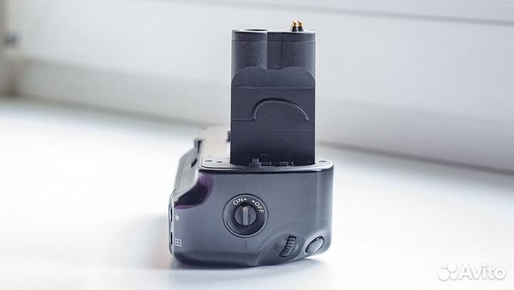 Батарейный блок Canon Battery Grip BG-E2N