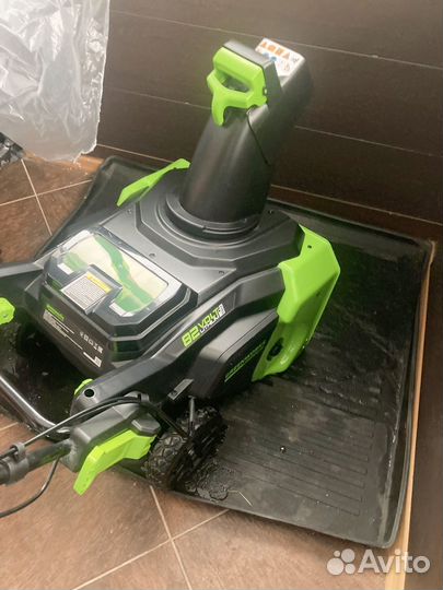 Снегоуборщик аккумуляторный greenworks 82v