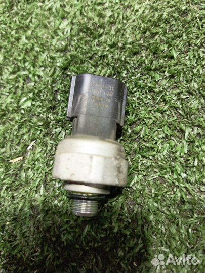 Датчик давления компрессора кондиционера Mazda