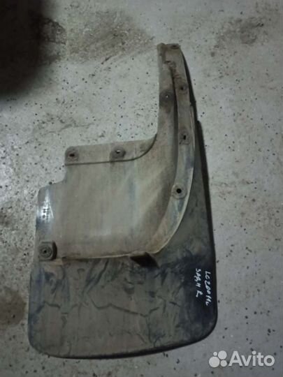 Брызговик задний правый Toyota Land Cruiser 200