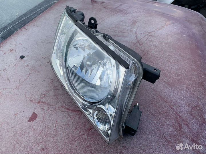 Фара Nissan Patrol Y61 2004-2010