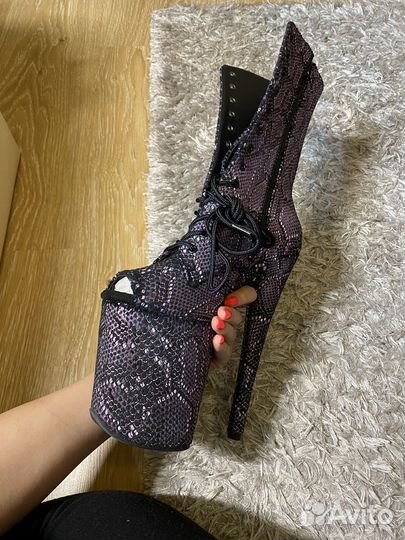 Стрипы ботильоны тройки