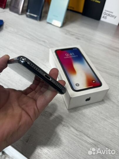 iPhone X, 64 ГБ