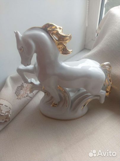 Статуэтка Конь