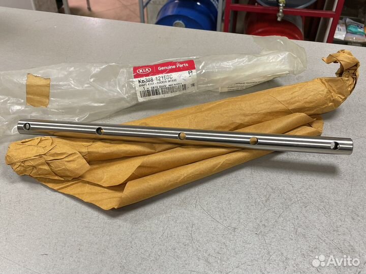 Ось направляющая рокеров клапана