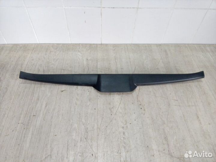 Обшивка двери багажника Toyota Corolla E12