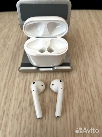 Беспроводные наушники Apple AirPods 2 с зарядным ф