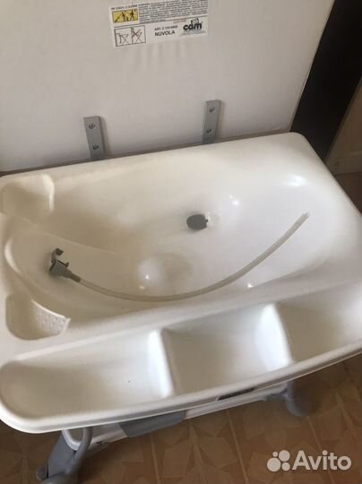 Ванночка с пеленальным столиком