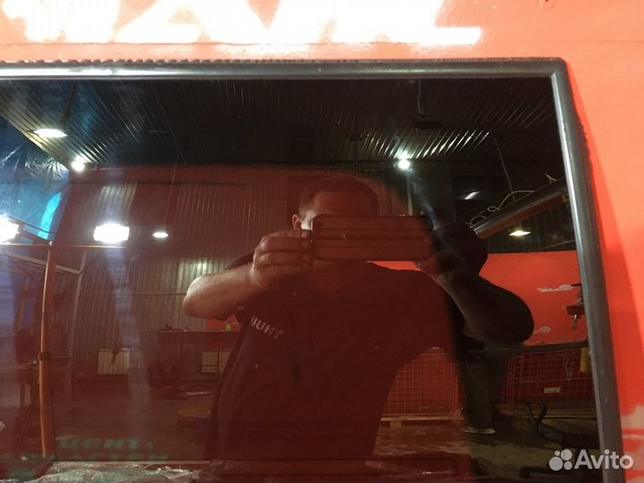 Форточка в кузов задняя правая Nissan Pathfinder