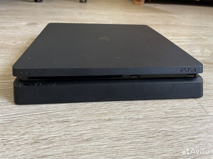 Sony Playstation 4 Slim 850 GB + 3 игры и провода