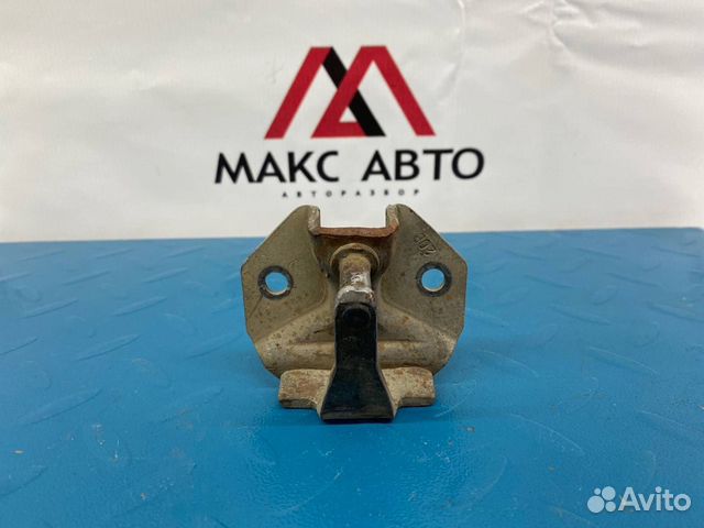 Б/У Ответная часть замка багажника задний Toyota