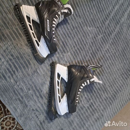 Коньки хоккейные 44 размер bauer