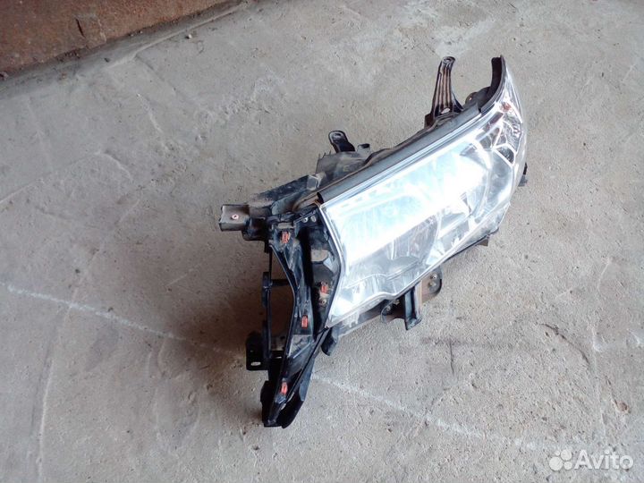 Фара левая Toyota Land Cruiser Prado 150 2019 год