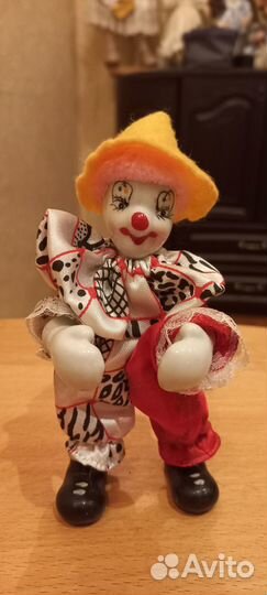 Маленькие фарфоровые клоуны