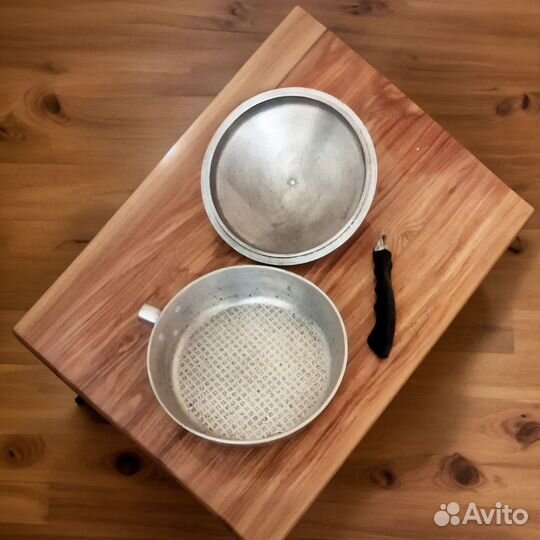 Сковорода времен СССР, с крышкой и ручкой