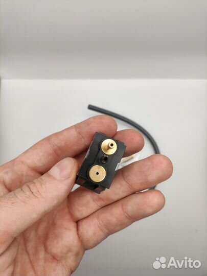 Кнопка регулировка сиденья VW Volks 2R2881251A