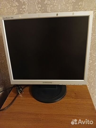 Монитор Samsung SyncMaster 720n